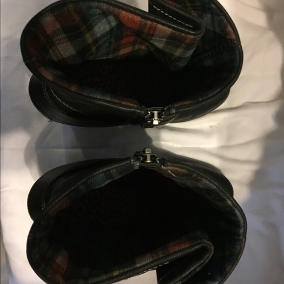 Black high heel boots - Picture 2 of 3